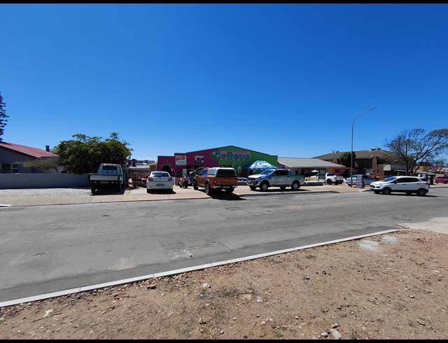 240M² BUILDING FOR SALE IN JEFFREYS BAY CENTRAL